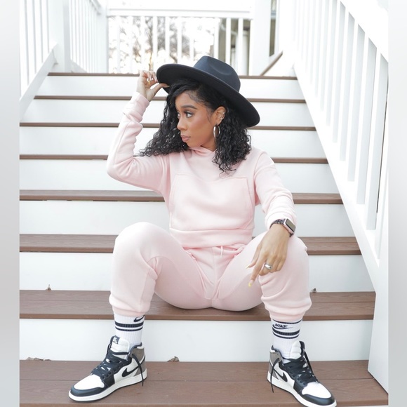 I Found You | Sweatsuit - Picture 7 of 9